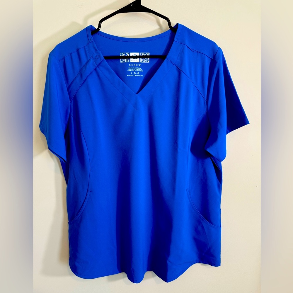 Wonder wink RENEW scrub top